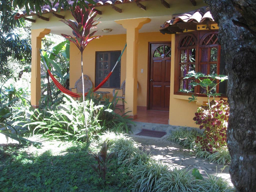 Casa Madre Tierra Otel Vilcabamba Oda fotoğraf